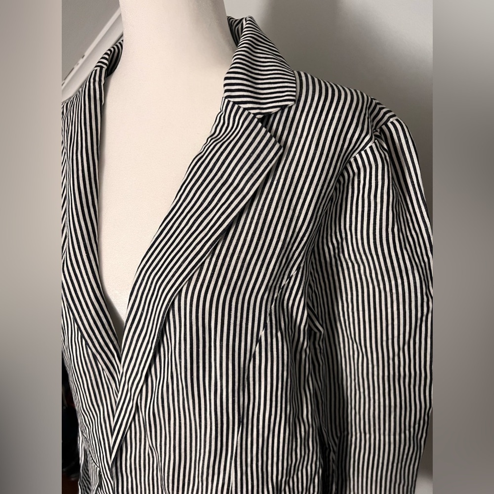 Cupcakes & Cashmere Medium women’s striped black white linen blend blazer - Picture 2 of 8
